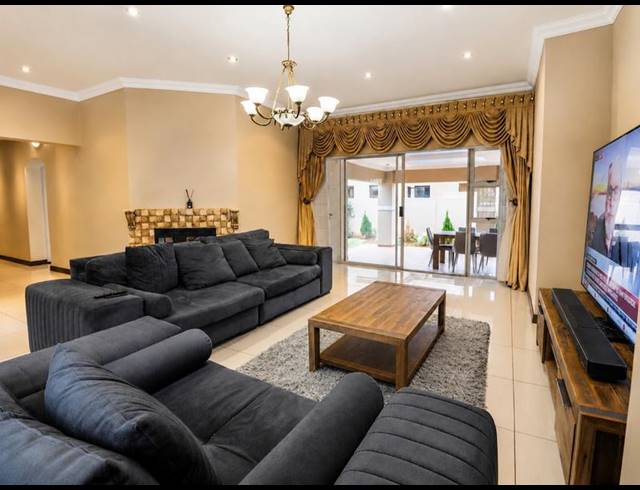3 BEDROOM HOUSE FOR SALE IN MIDSTREAM ESTATE